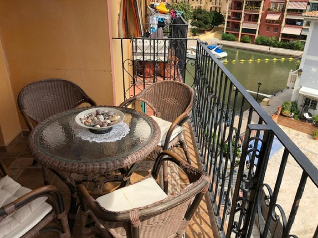 Valencia, Ideally Located 3Bed-2Bath Apart.Few Mints Walk From Beach,Pool,Shop. Port Saplaya Kültér fotó