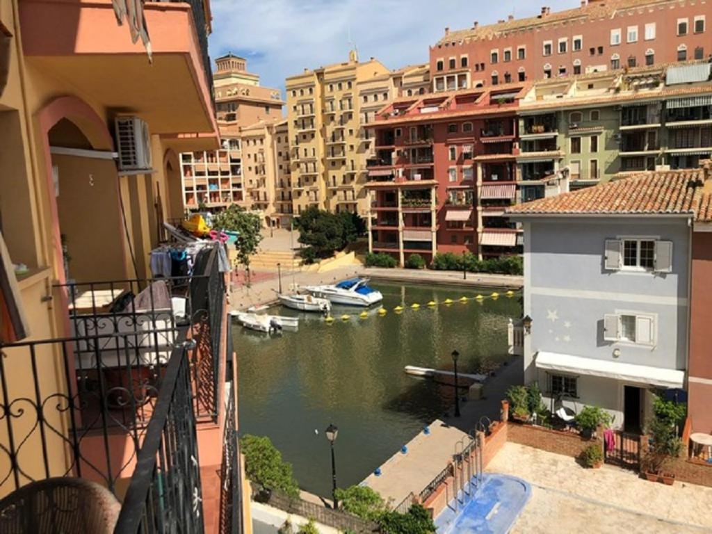 Valencia, Ideally Located 3Bed-2Bath Apart.Few Mints Walk From Beach,Pool,Shop. Port Saplaya Kültér fotó