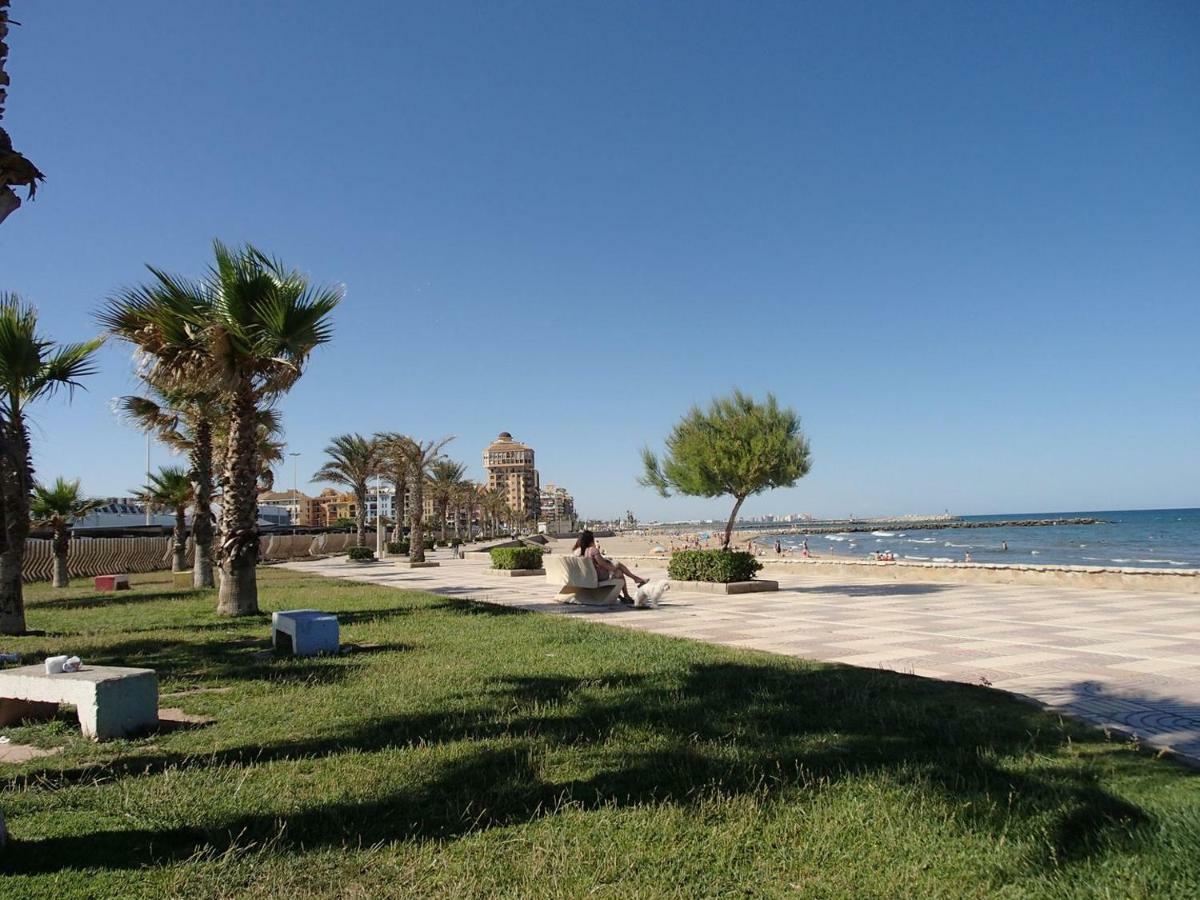 Valencia, Ideally Located 3Bed-2Bath Apart.Few Mints Walk From Beach,Pool,Shop. Port Saplaya Kültér fotó