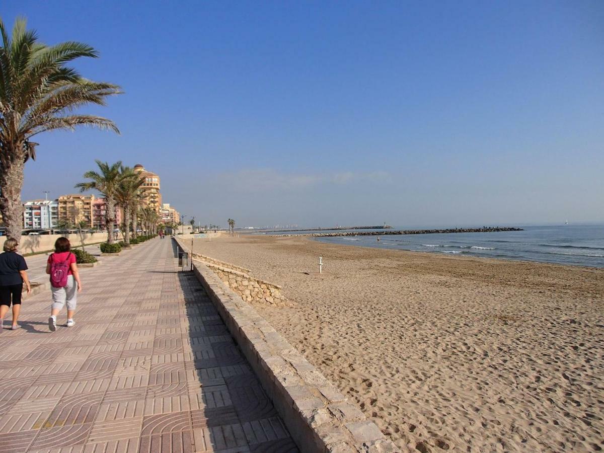 Valencia, Ideally Located 3Bed-2Bath Apart.Few Mints Walk From Beach,Pool,Shop. Port Saplaya Kültér fotó